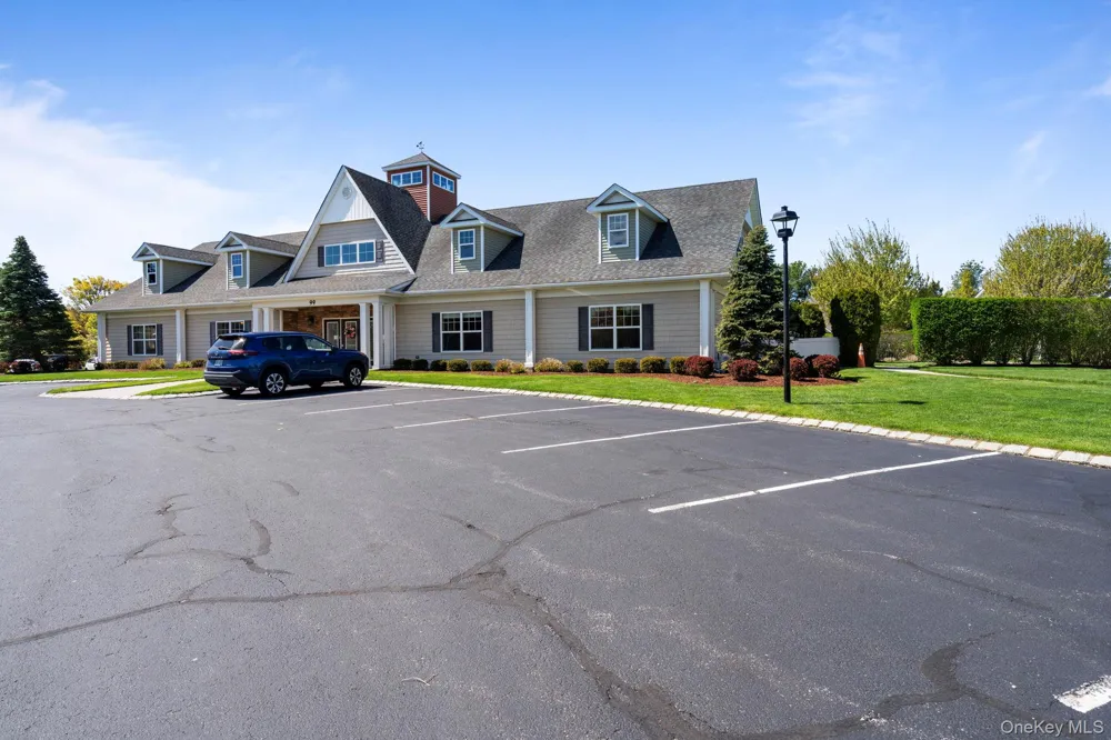 156 Stoneleigh Drive Riverhead, NY 11901