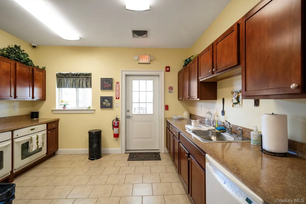 156 Stoneleigh Drive Riverhead, NY 11901