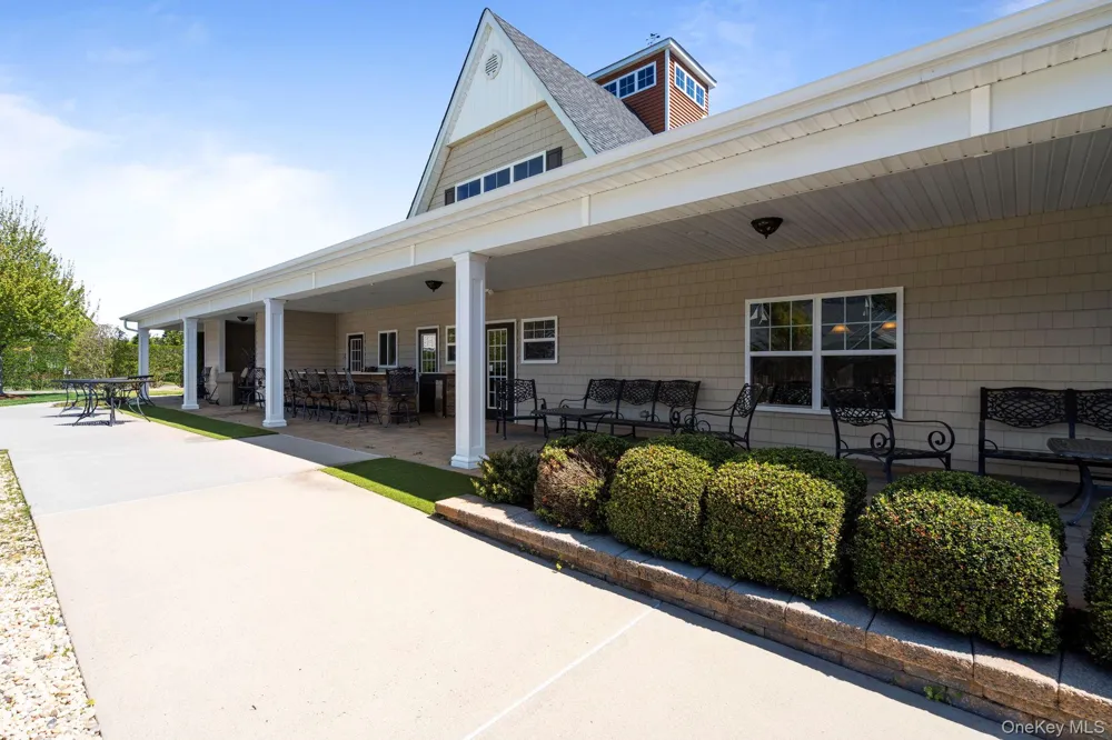 156 Stoneleigh Drive Riverhead, NY 11901