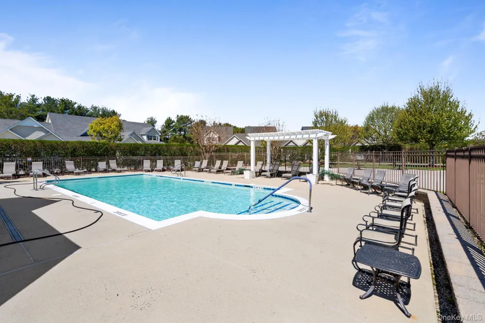 156 Stoneleigh Drive Riverhead, NY 11901