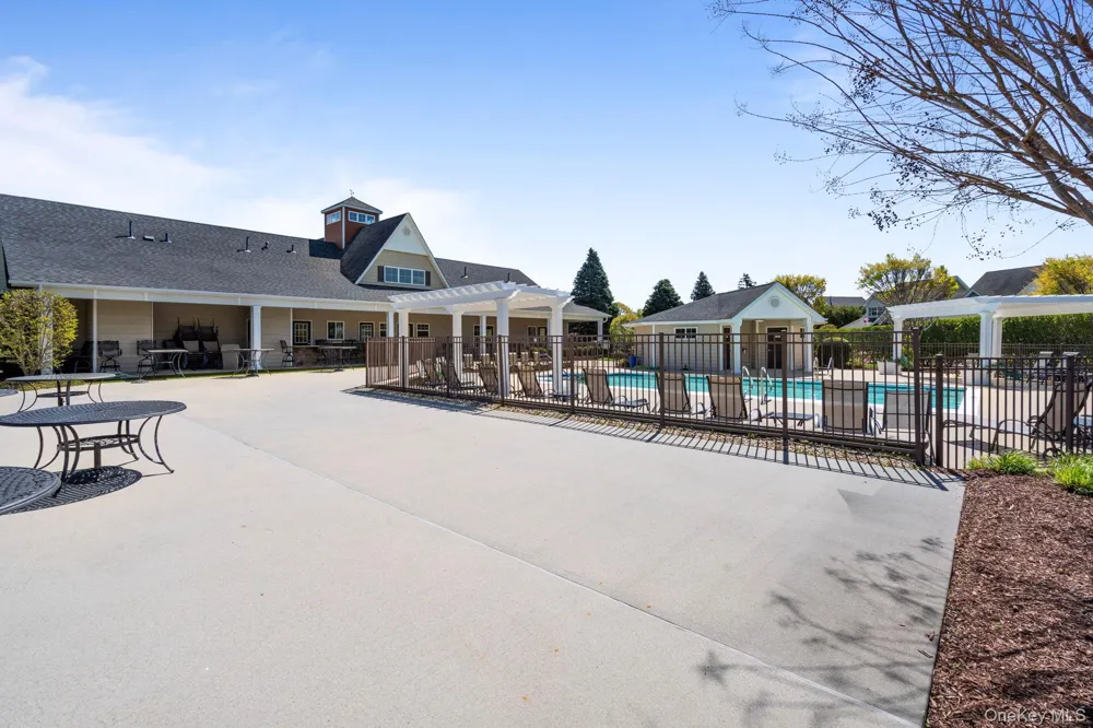 156 Stoneleigh Drive Riverhead, NY 11901