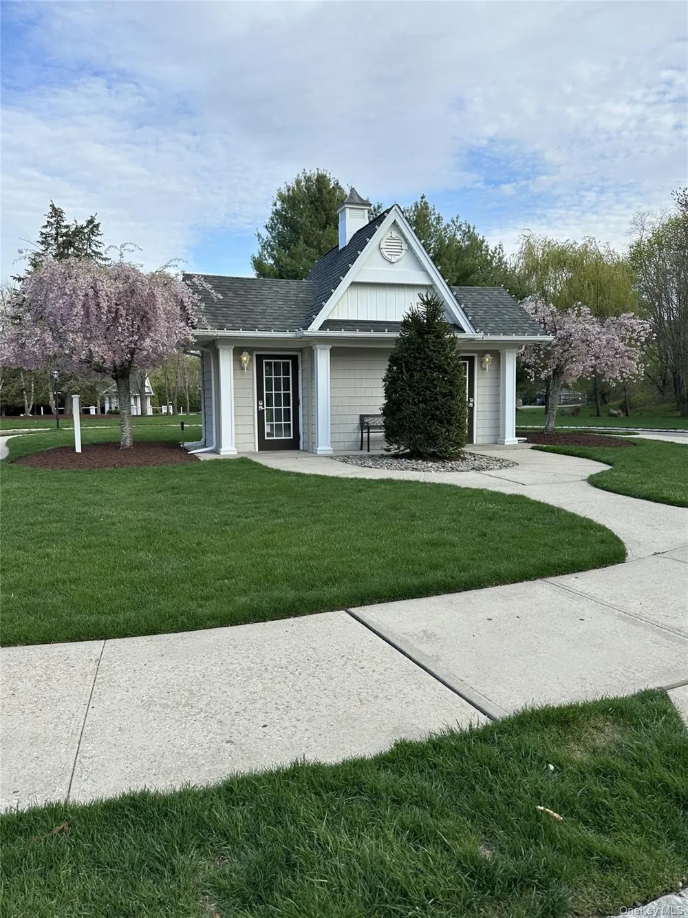156 Stoneleigh Drive Riverhead, NY 11901