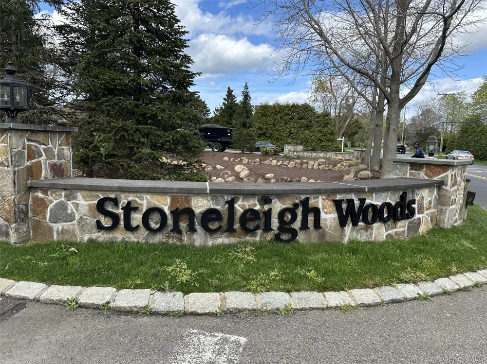 156 Stoneleigh Drive Riverhead, NY 11901