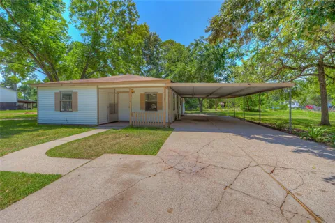 305 Oak Ridge Drive