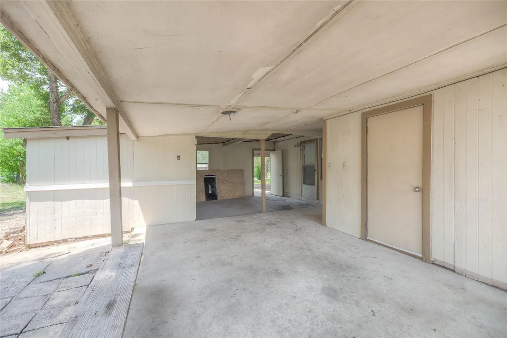 305 Oak Ridge Drive Onalaska, TX 77360