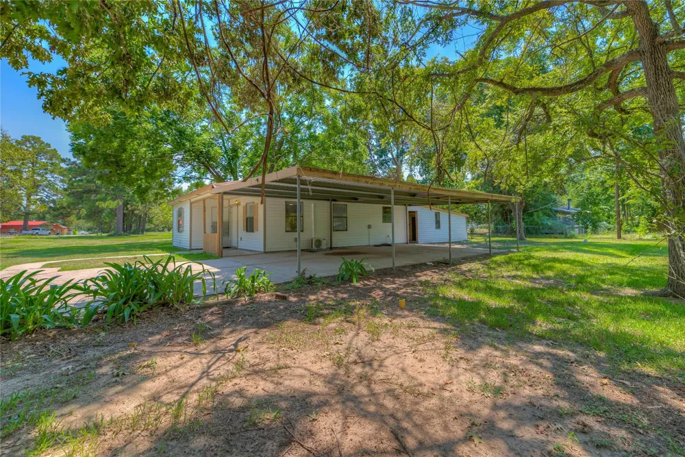 305 Oak Ridge Drive Onalaska, TX 77360