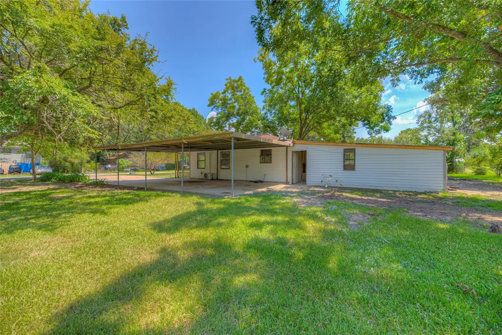 305 Oak Ridge Drive Onalaska, TX 77360