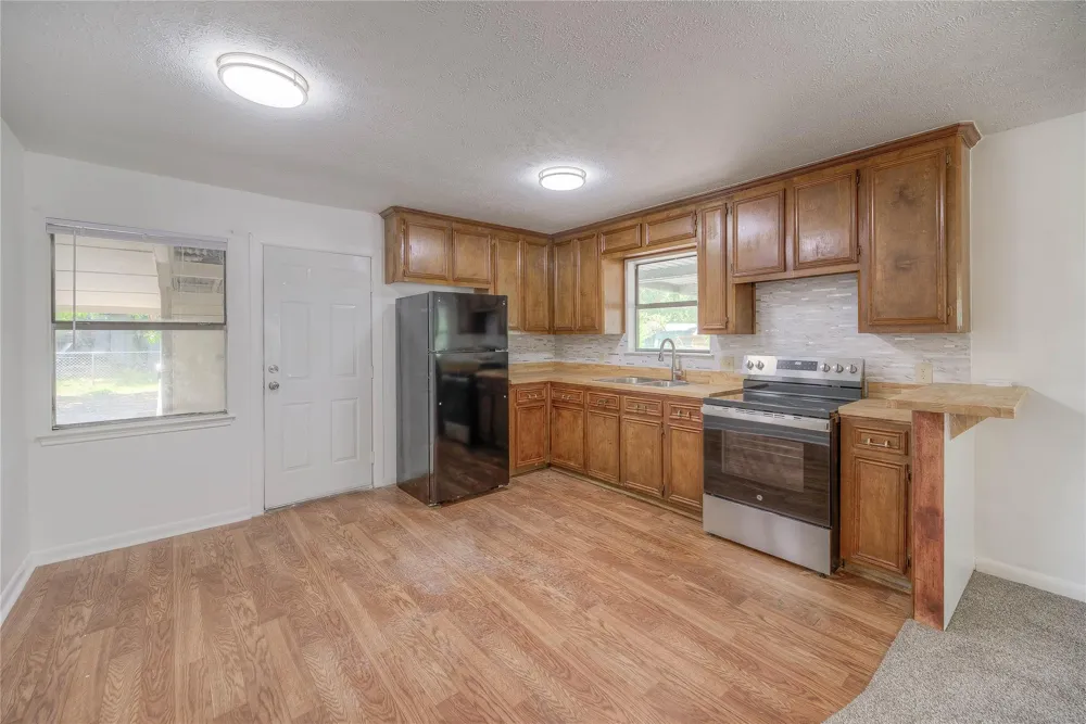305 Oak Ridge Drive Onalaska, TX 77360