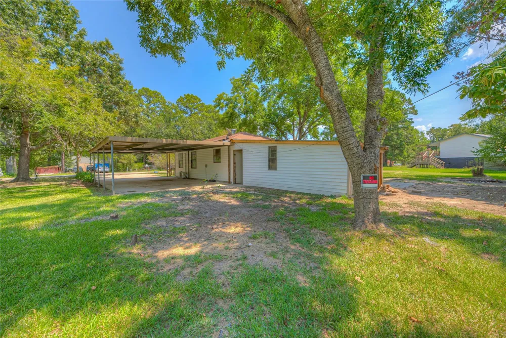 305 Oak Ridge Drive Onalaska, TX 77360