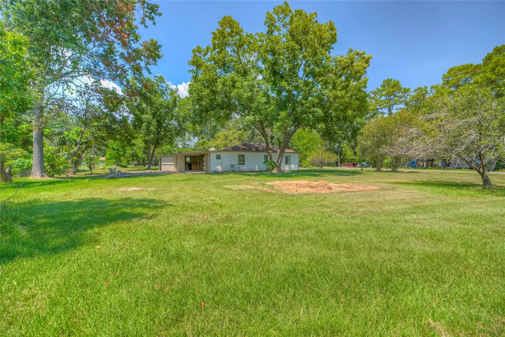305 Oak Ridge Drive Onalaska, TX 77360