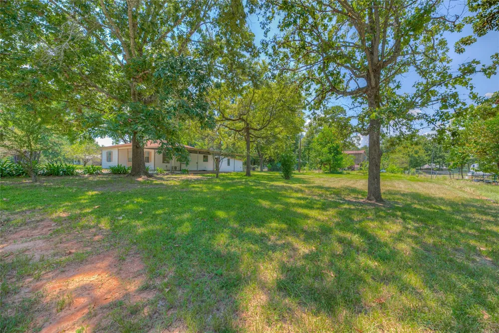 305 Oak Ridge Drive Onalaska, TX 77360