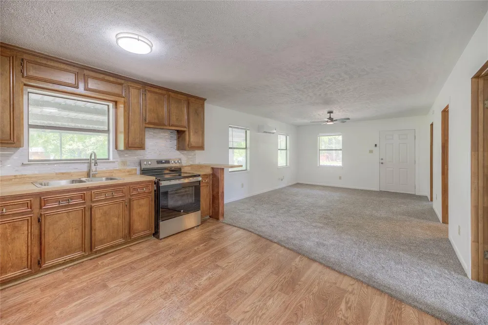 305 Oak Ridge Drive Onalaska, TX 77360