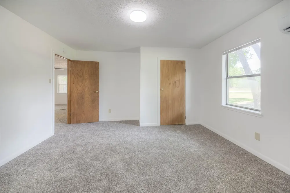 305 Oak Ridge Drive Onalaska, TX 77360