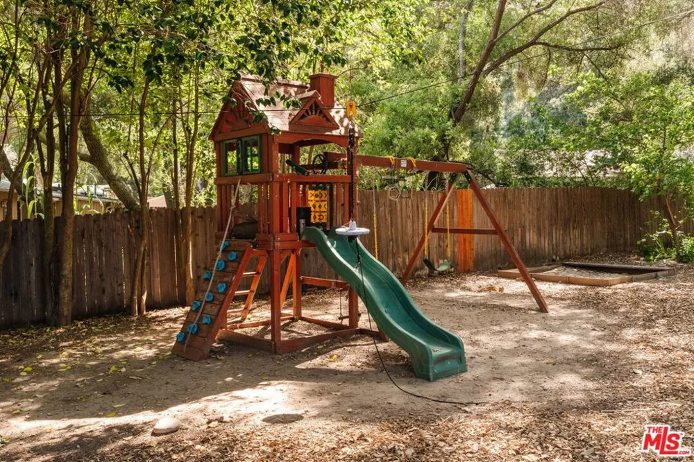 1514 Willow Drive Topanga, CA 90290