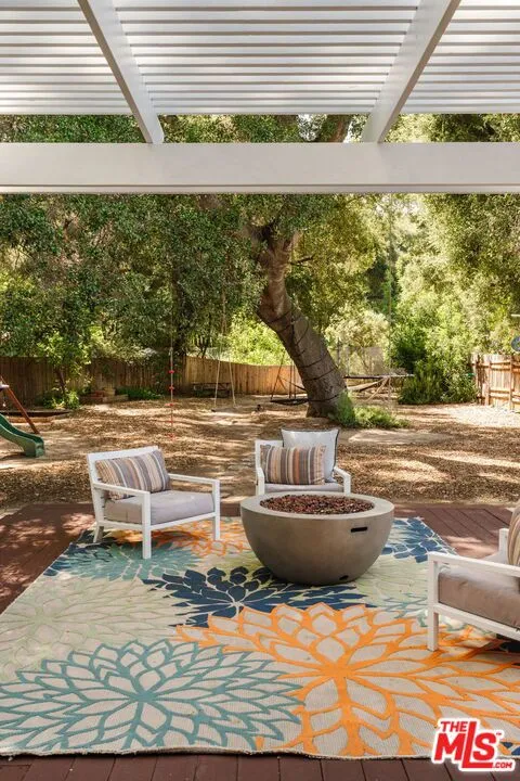 1514 Willow Drive Topanga, CA 90290