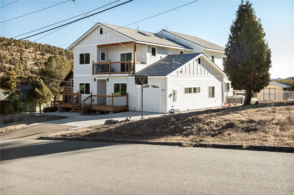 1215 Valley View Drive Big Bear City, CA 92314