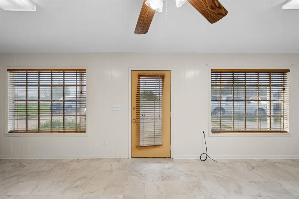 216 Cr 265 Snook, TX 77878