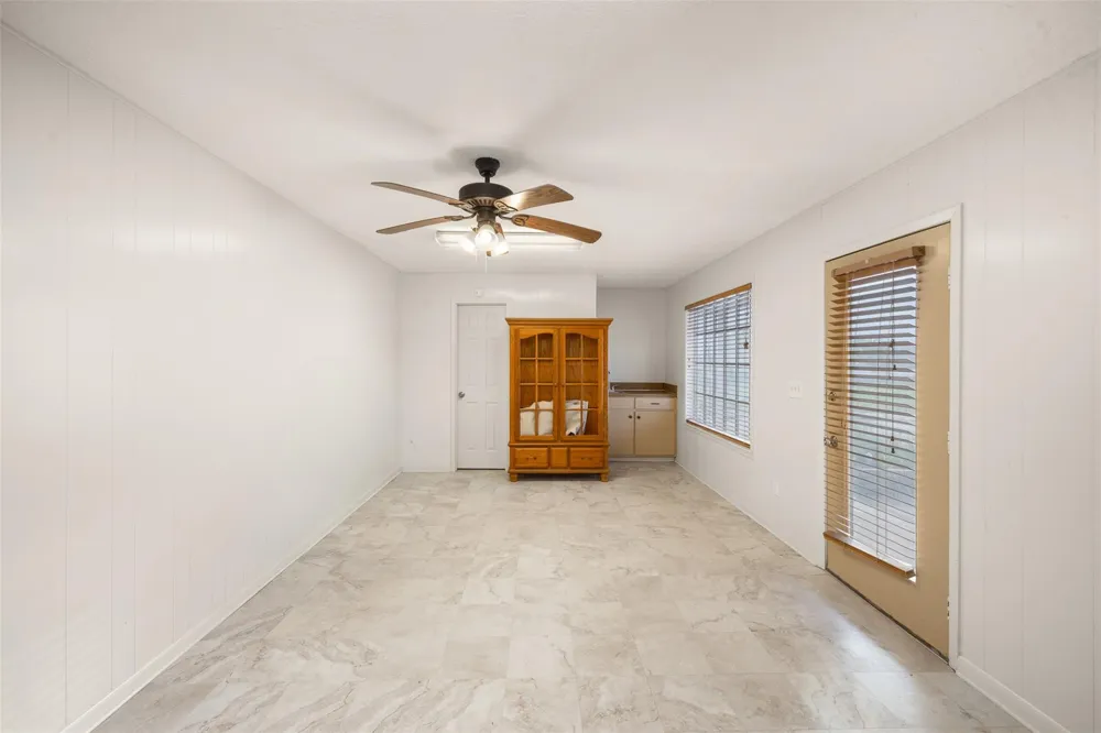 216 Cr 265 Snook, TX 77878