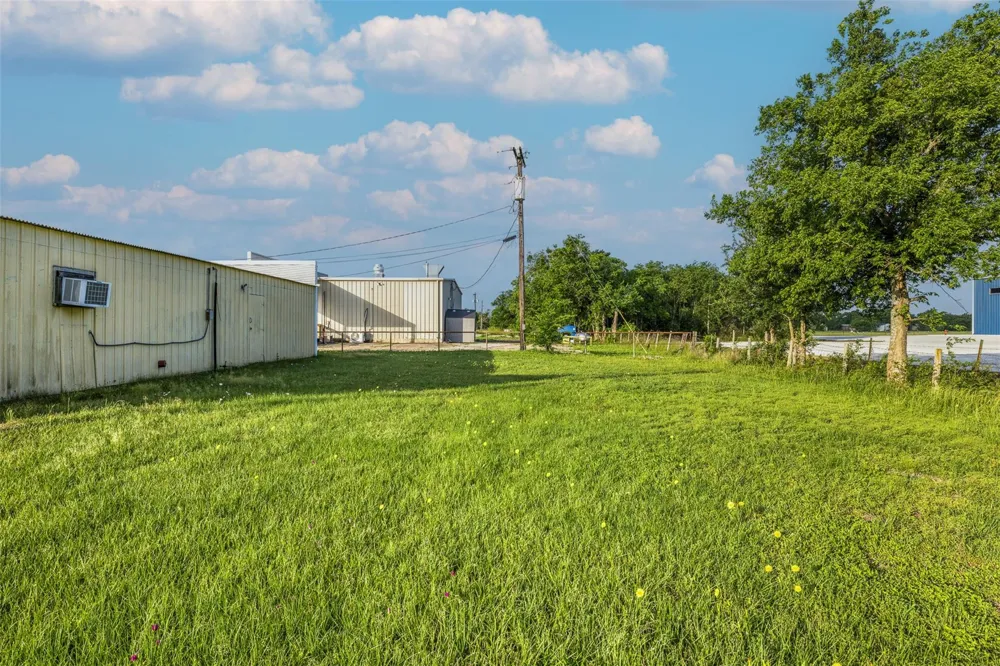 216 Cr 265 Snook, TX 77878
