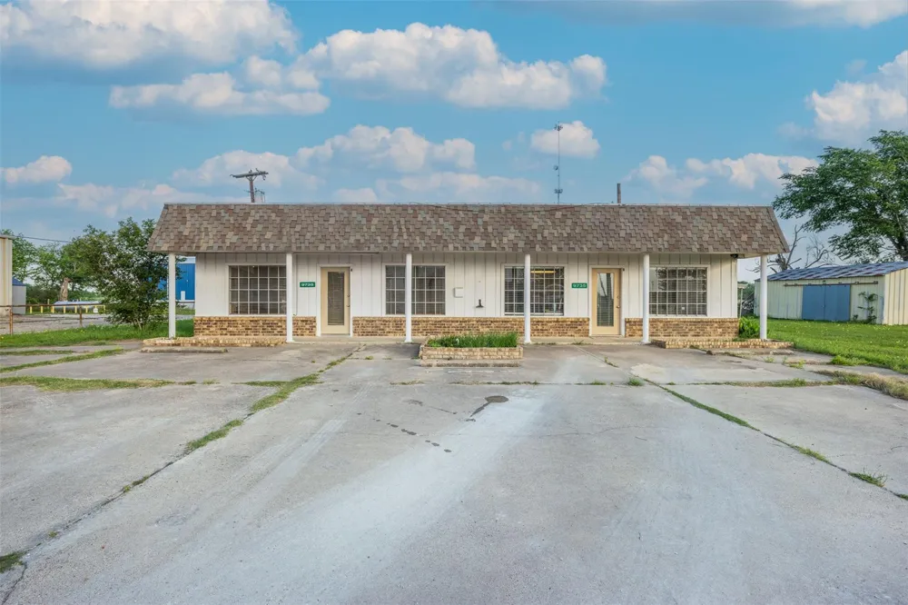 216 Cr 265 Snook, TX 77878