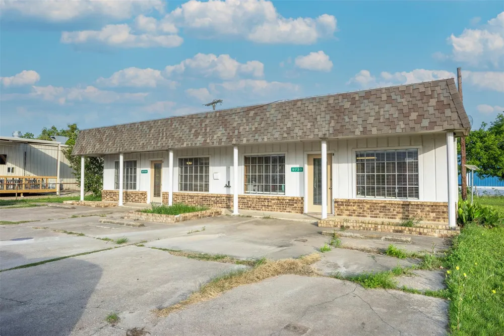 216 Cr 265 Snook, TX 77878