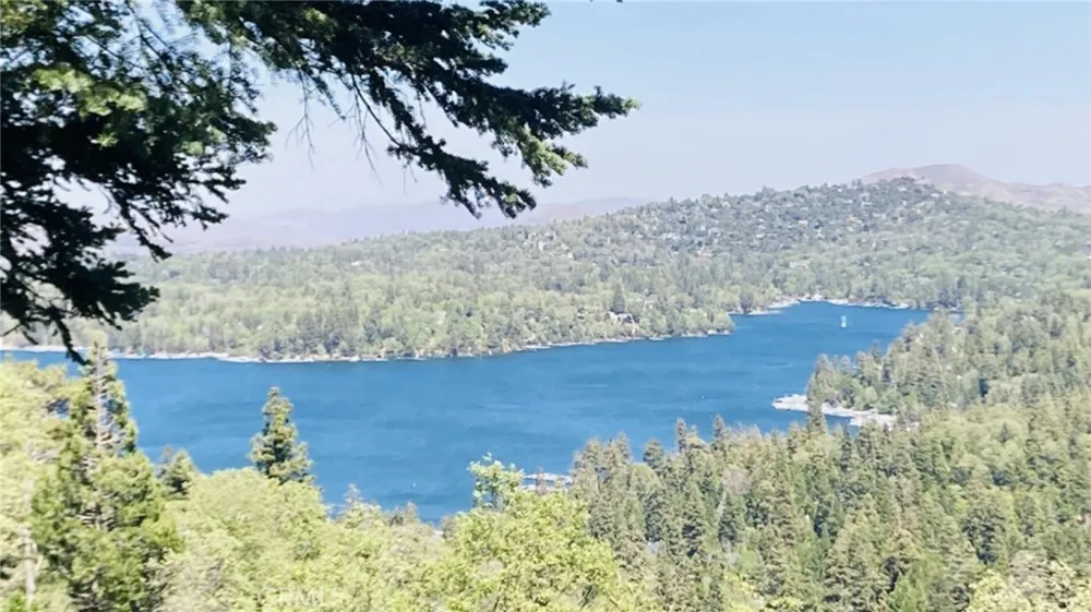 641 Virginia Court Lake Arrowhead, CA 92352