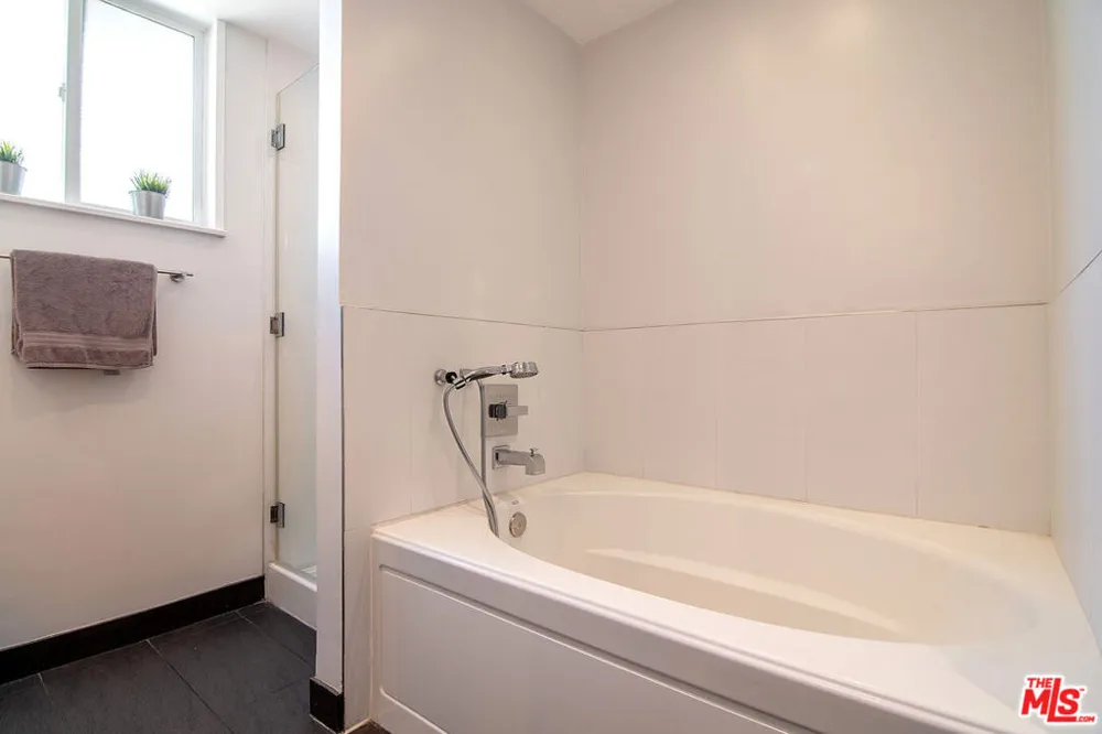 306 Bora Bora Way #202 Marina del Rey, CA 90292