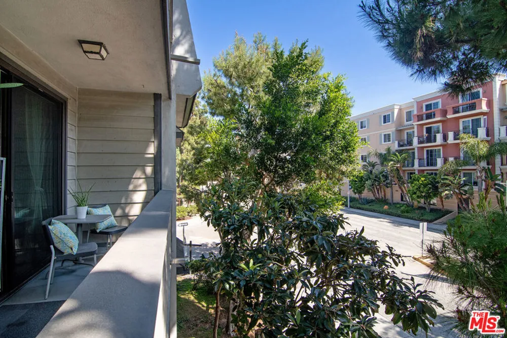 306 Bora Bora Way #202 Marina del Rey, CA 90292