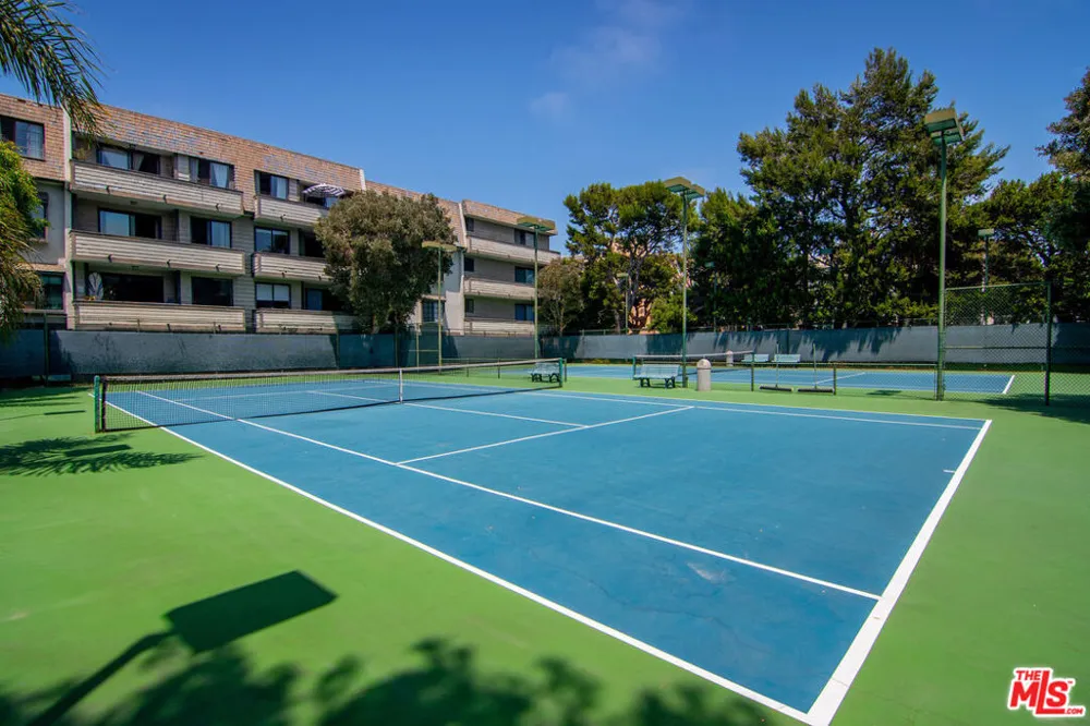 306 Bora Bora Way #202 Marina del Rey, CA 90292