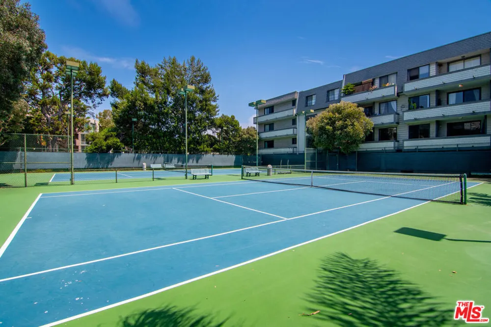 306 Bora Bora Way #202 Marina del Rey, CA 90292