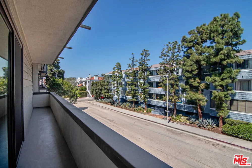 306 Bora Bora Way #202 Marina del Rey, CA 90292