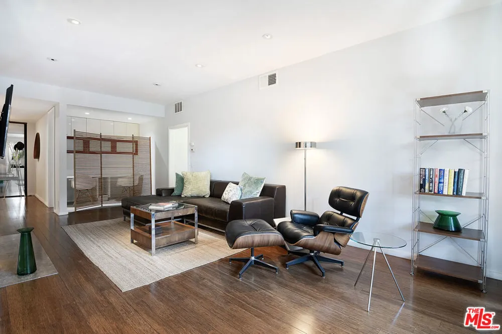 306 Bora Bora Way #202 Marina del Rey, CA 90292