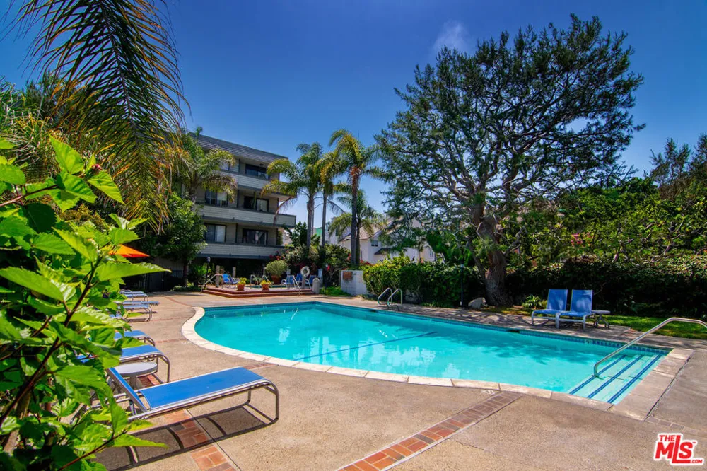 306 Bora Bora Way #202 Marina del Rey, CA 90292
