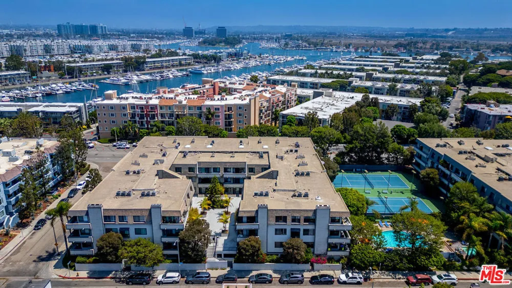 306 Bora Bora Way #202 Marina del Rey, CA 90292