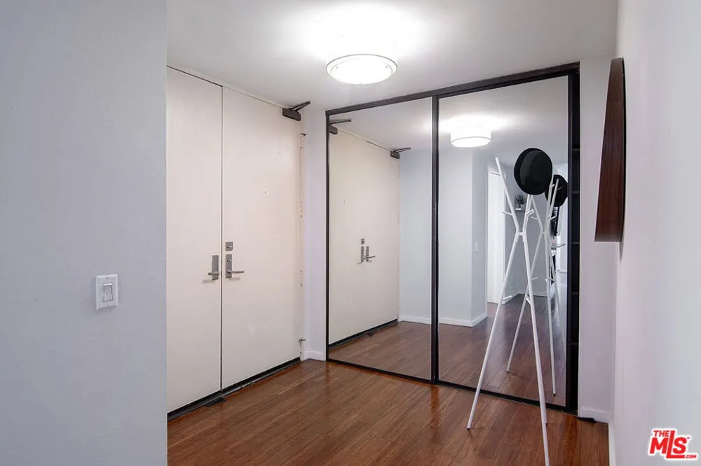306 Bora Bora Way #202 Marina del Rey, CA 90292
