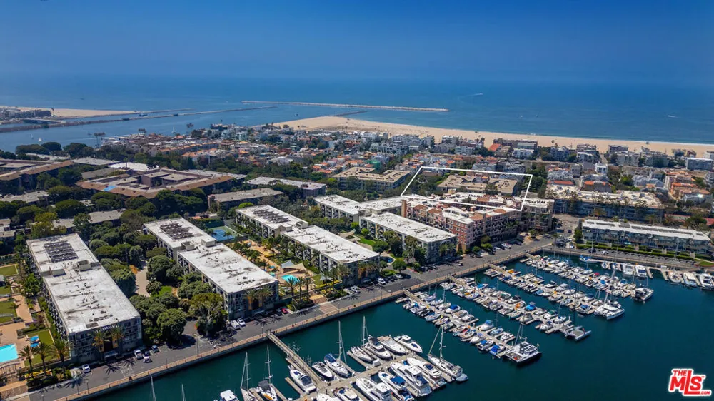 306 Bora Bora Way #202 Marina del Rey, CA 90292