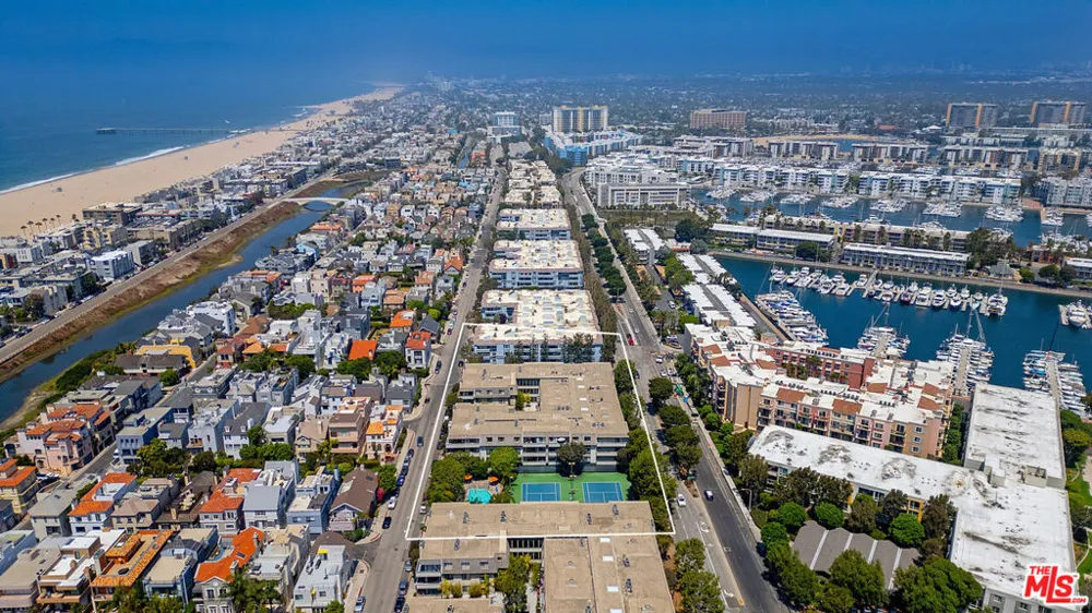 306 Bora Bora Way #202 Marina del Rey, CA 90292