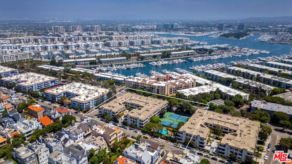 306 Bora Bora Way #202 Marina del Rey, CA 90292