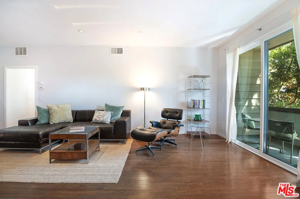 306 Bora Bora Way #202 Marina del Rey, CA 90292