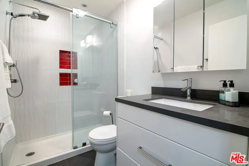 306 Bora Bora Way #202 Marina del Rey, CA 90292
