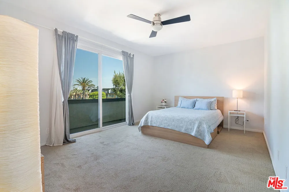 306 Bora Bora Way #202 Marina del Rey, CA 90292