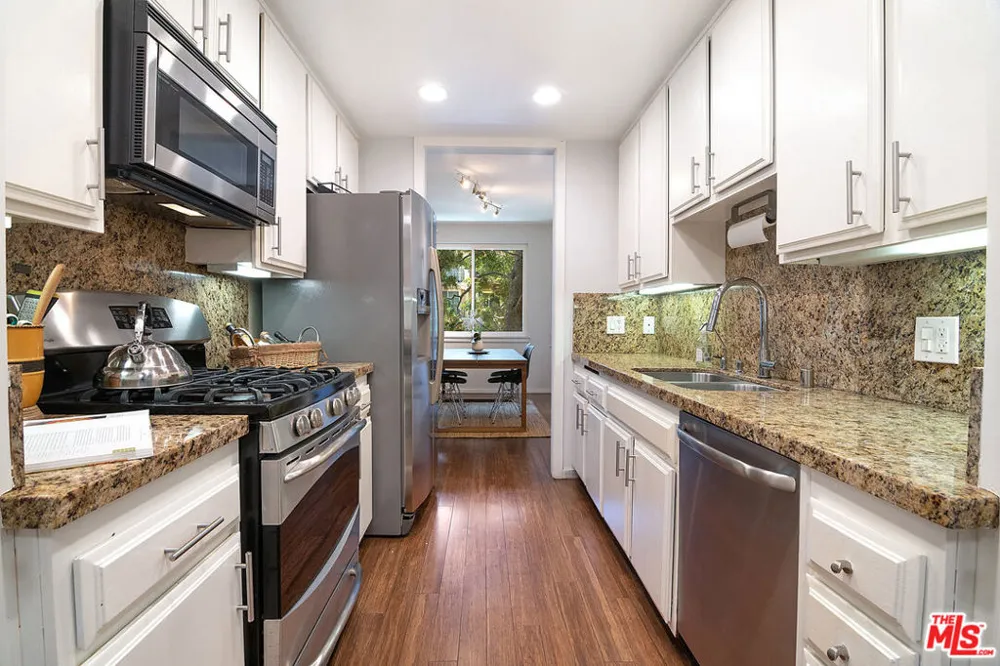 306 Bora Bora Way #202 Marina del Rey, CA 90292