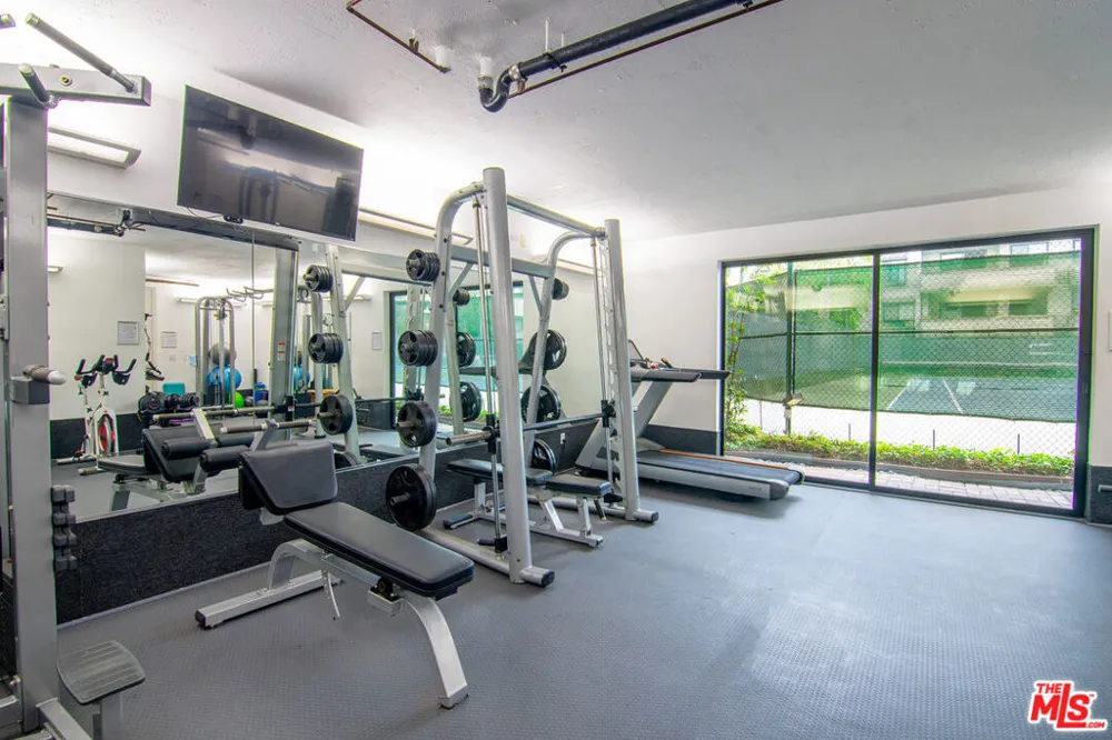 306 Bora Bora Way #202 Marina del Rey, CA 90292