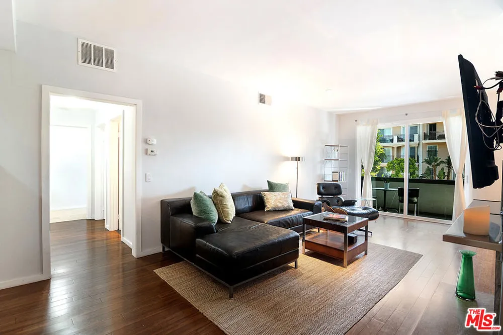 306 Bora Bora Way #202 Marina del Rey, CA 90292
