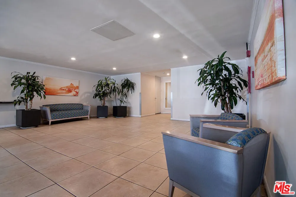 306 Bora Bora Way #202 Marina del Rey, CA 90292