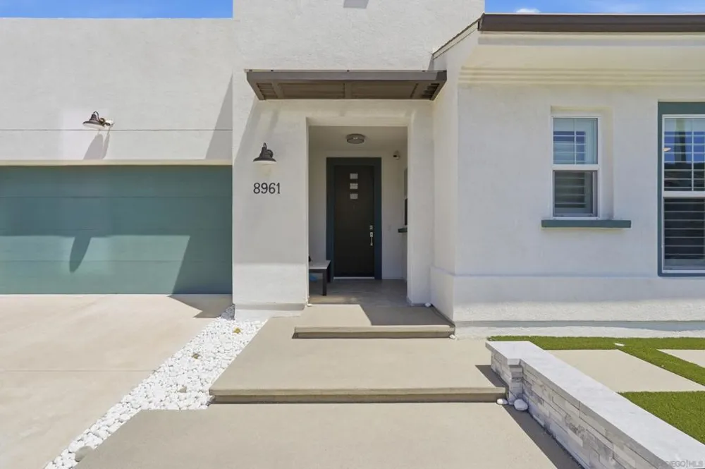 8961 Trailridge Santee, CA 92071