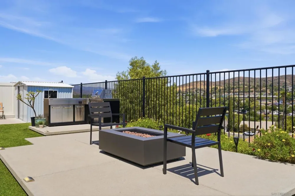 8961 Trailridge Santee, CA 92071