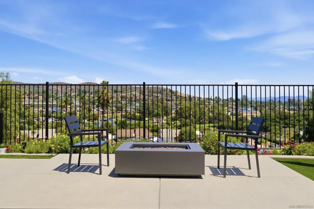 8961 Trailridge Santee, CA 92071