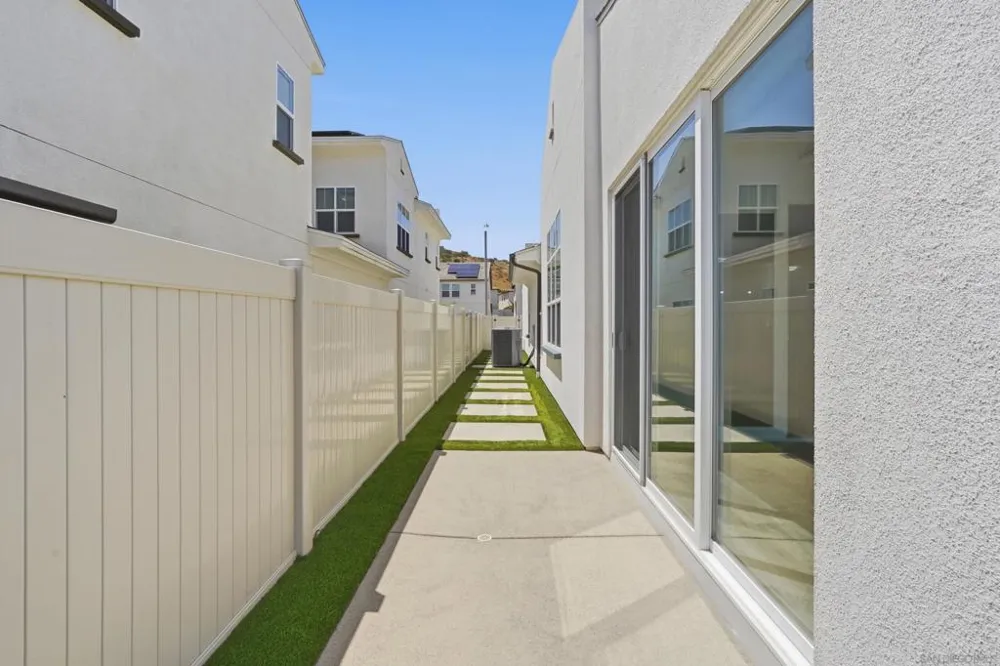 8961 Trailridge Santee, CA 92071