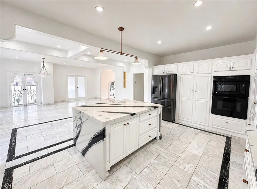 710 Adelaide Place Santa Monica, CA 90402